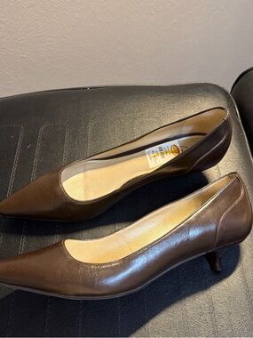 Classic Brown Leather Pointed-Toe Kitten Heel Pumps